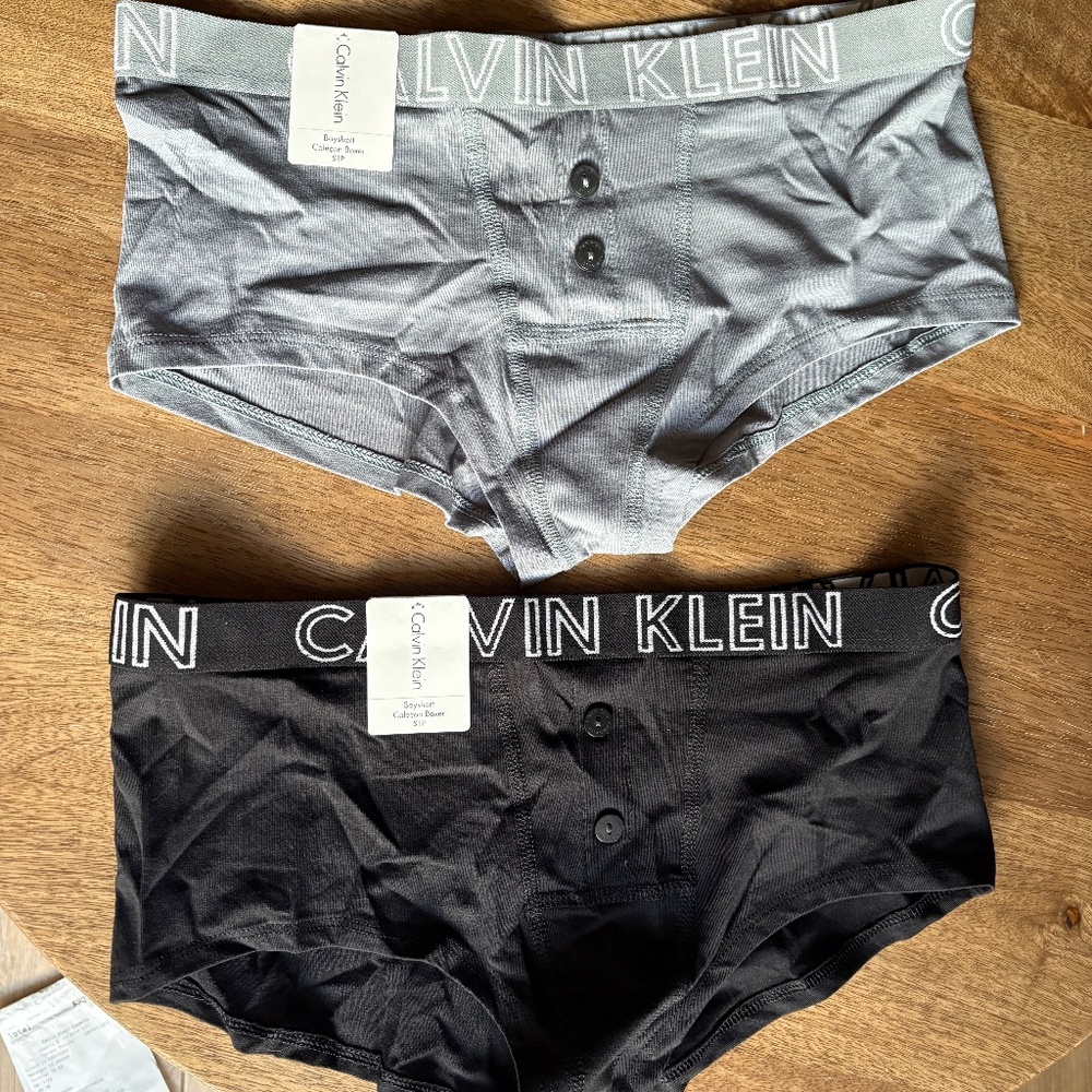 Calvin Klein Womens Boyshorts SM